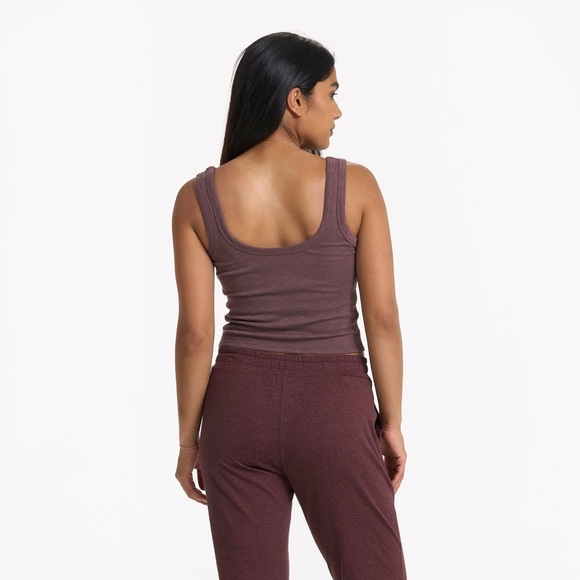 Vuori Sunrise Crop Tank in Chestnut - Picture 3 of 7